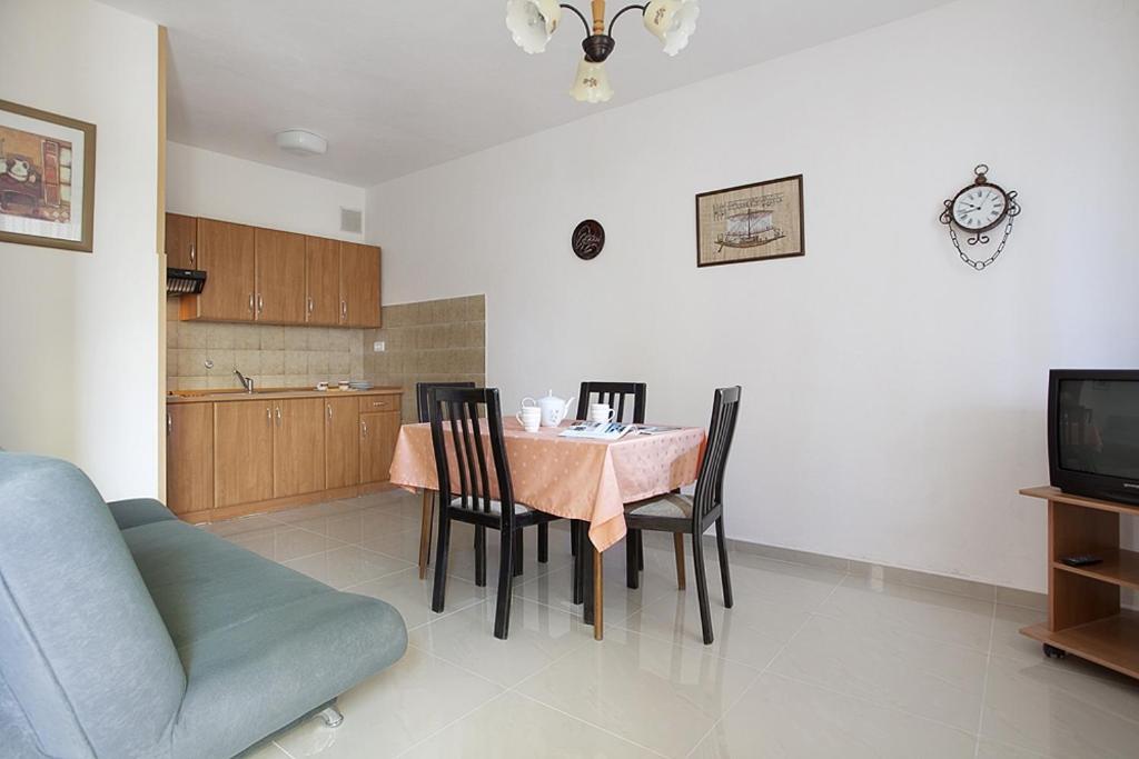 Apartments With A Parking Space Rabac, Labin - 7622 Экстерьер фото