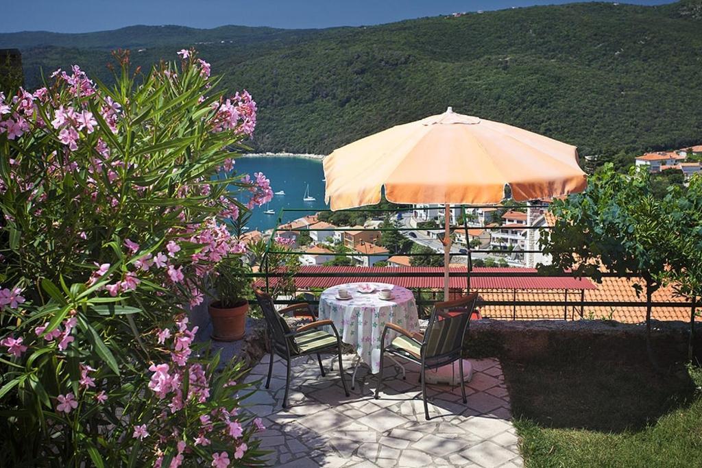 Apartments With A Parking Space Rabac, Labin - 7622 Экстерьер фото